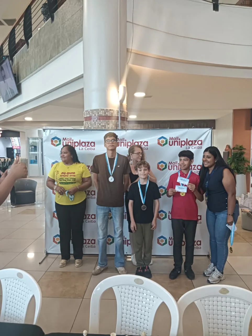 Chess award ceremony at Mall Uniplaza La Ceiba