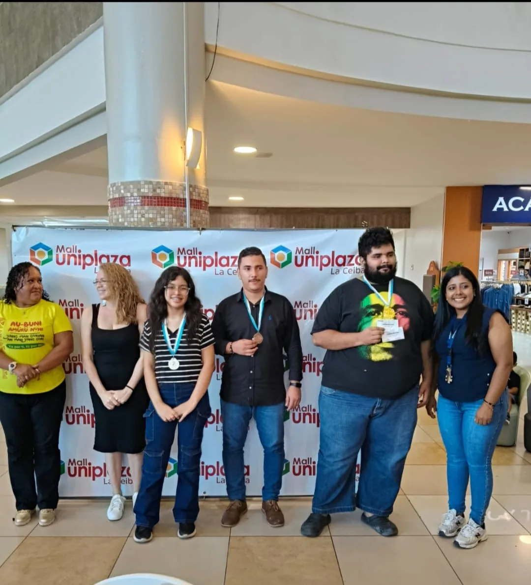 Brassavola students recognized at a chess competition in La Ceiba