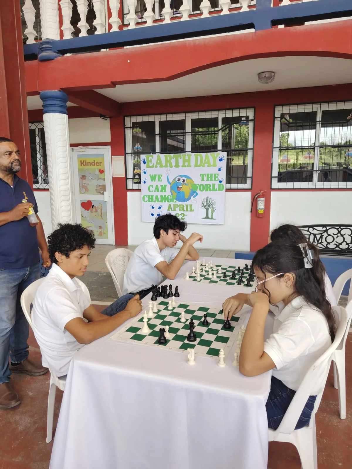 Brassavola students playing tournament chess