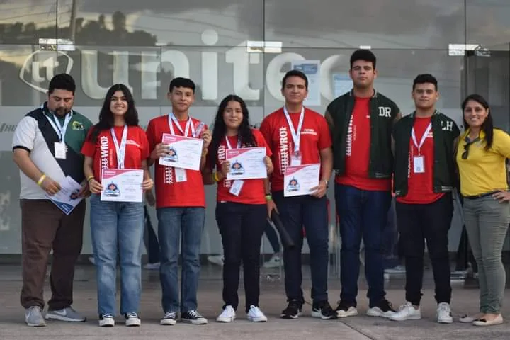 Brassavola delegation with certificates at WRO Honduras 2023