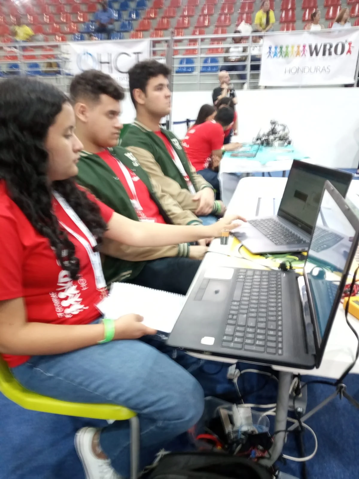 Brassavola students programming during WRO Honduras 2023