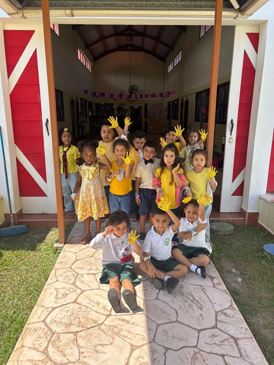 Estudiantes de preescolar en Brassavola